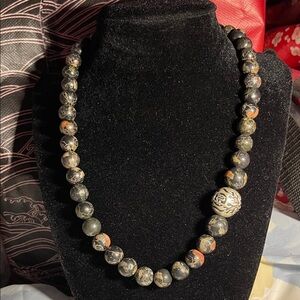 Elegant Beaded Necklace with Unique Patterns